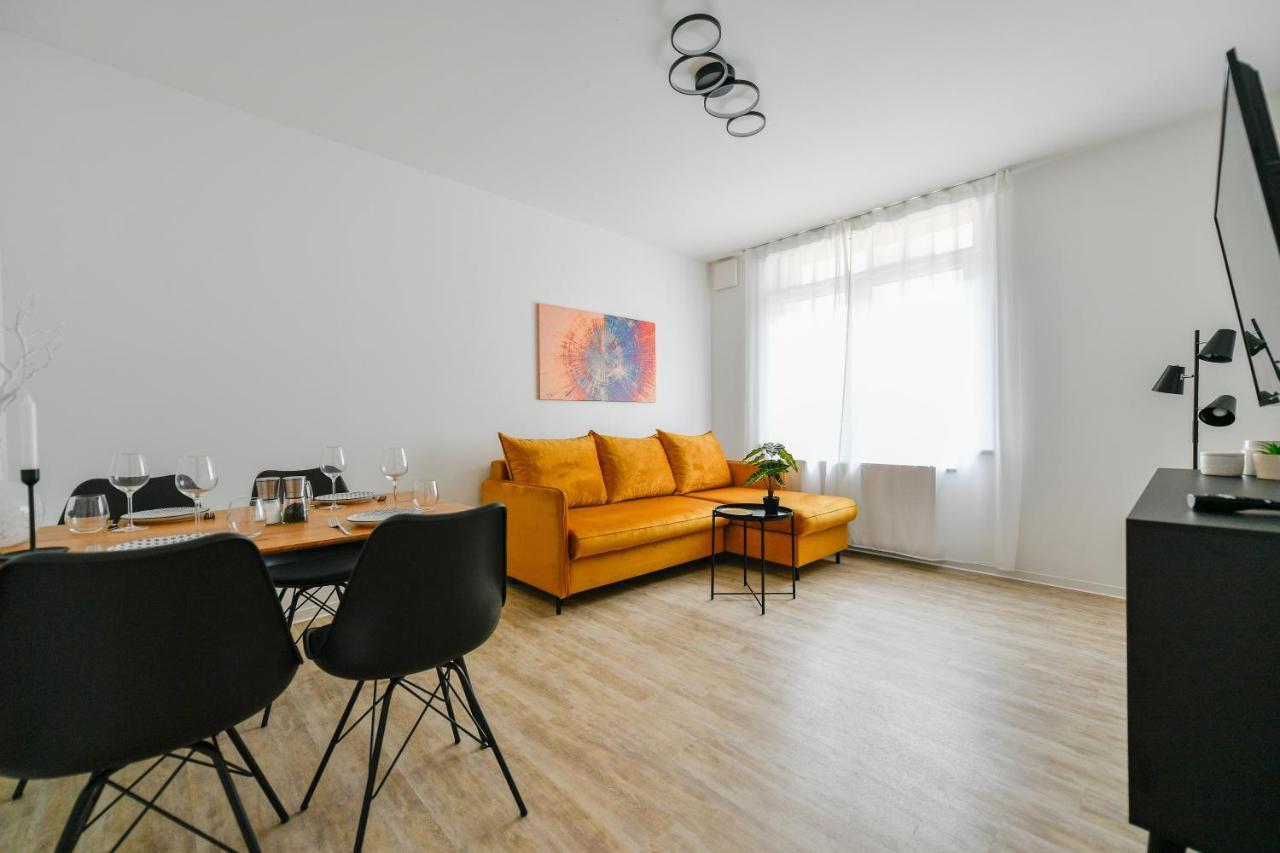 Ferienwohnungen Am Theater - Modern, Zentral Und Ruhig Mit Kueche, Waschtrockner, Netflix, Wlan Und Parkplatz- 2 Zimmer, 52 Qm Cottbus Eksteriør billede