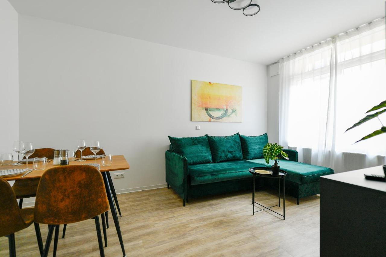 Ferienwohnungen Am Theater - Modern, Zentral Und Ruhig Mit Kueche, Waschtrockner, Netflix, Wlan Und Parkplatz- 2 Zimmer, 52 Qm Cottbus Eksteriør billede