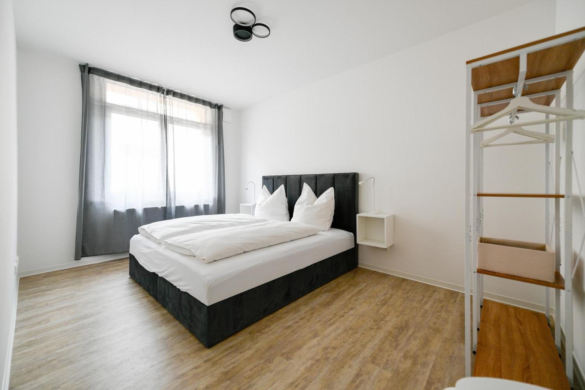 Ferienwohnungen Am Theater - Modern, Zentral Und Ruhig Mit Kueche, Waschtrockner, Netflix, Wlan Und Parkplatz- 2 Zimmer, 52 Qm Cottbus Værelse billede